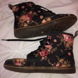 Dr. Martens Victorian Flower Pattern
